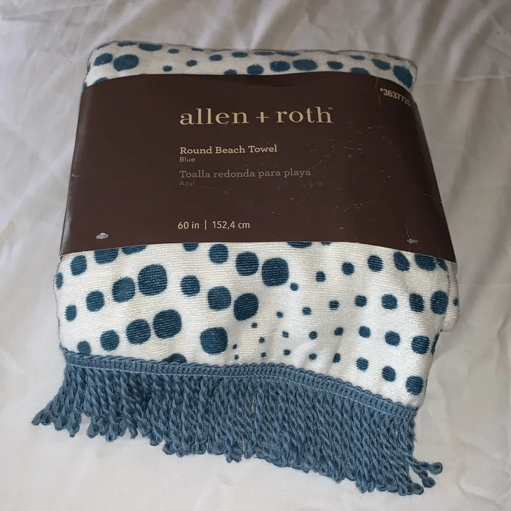 BNWT Allen + Roth Round 60” Beach Towel